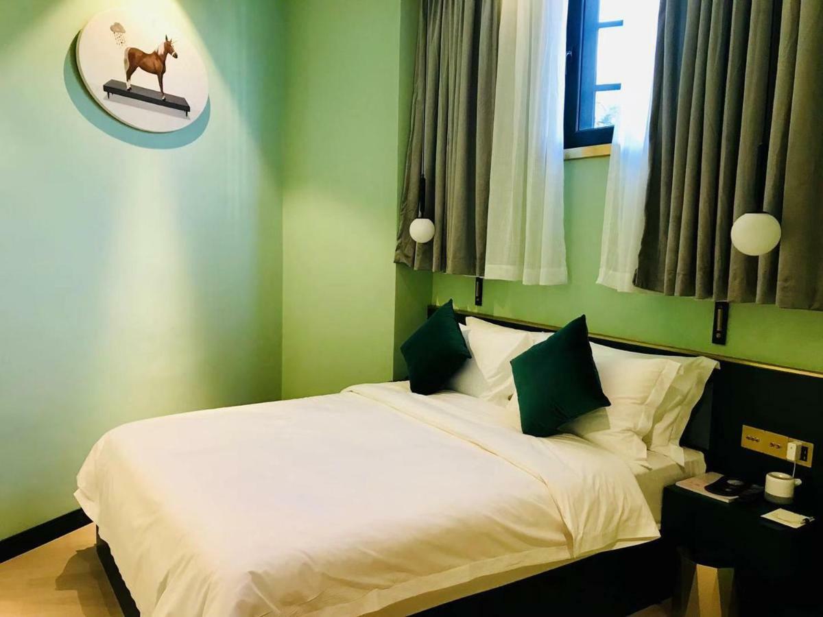 Moon And Chalice Boutique Hotel Kunming Kültér fotó